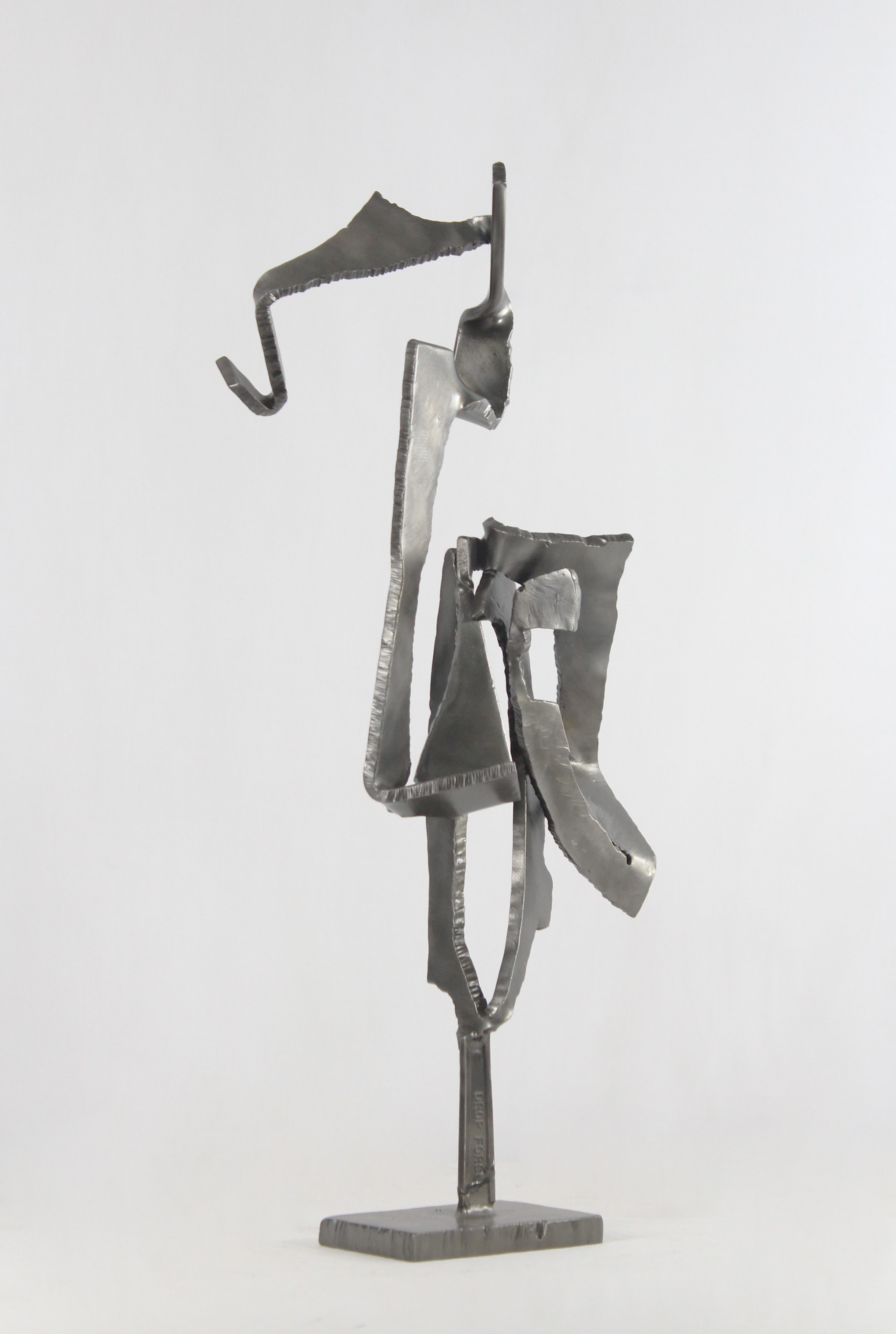 《闪点》 金属铁 25 20 65cm 雕塑 2021年(1).jpg
